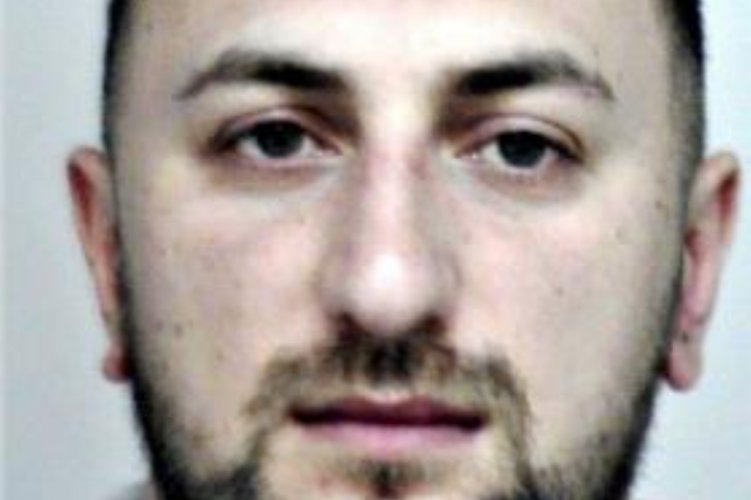 Időseket vert át Pápán  Több százezer forinttal távozott, keresi a rendőrség