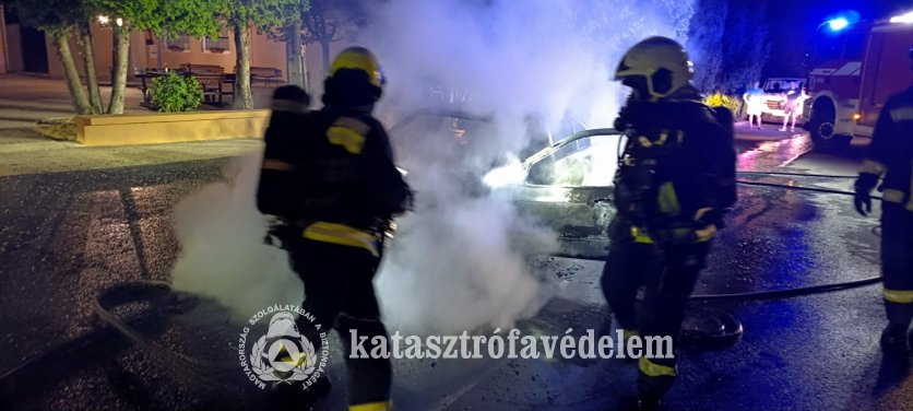 Kigyulladt egy személyautó Bakonypölöskén