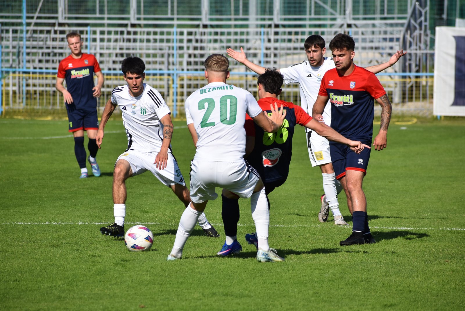 1030 néző és botrány a futballderbin