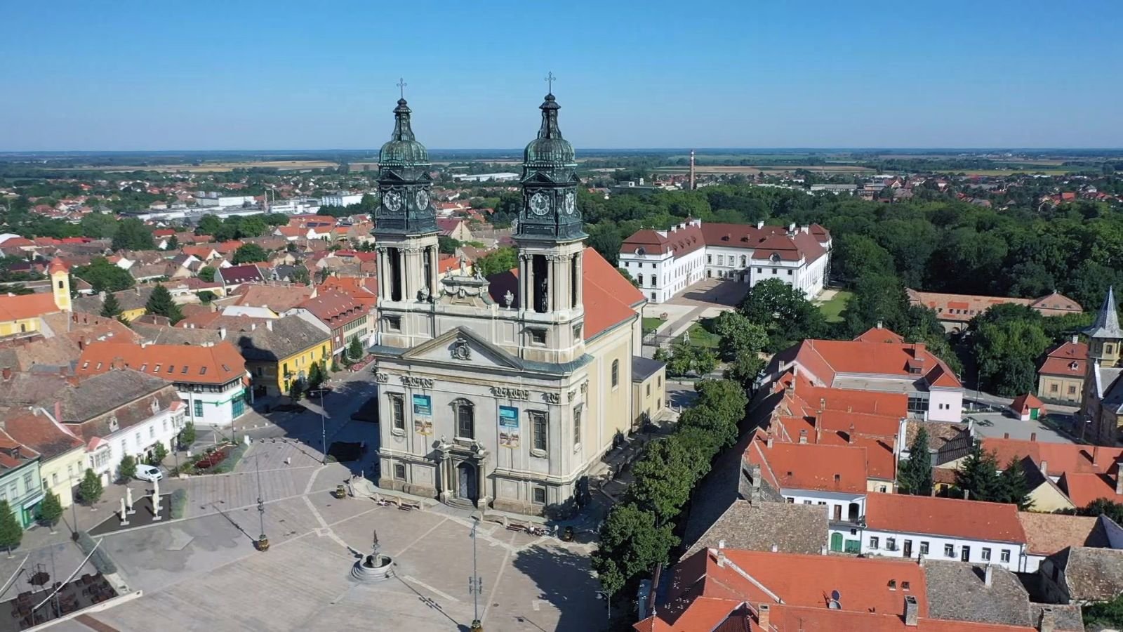 Pápa: barokk, kékfestés és évszázadok ragyogása